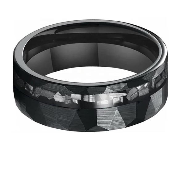 Black hammered tungstun meteorite chip men's ring - Picture 2 of 2